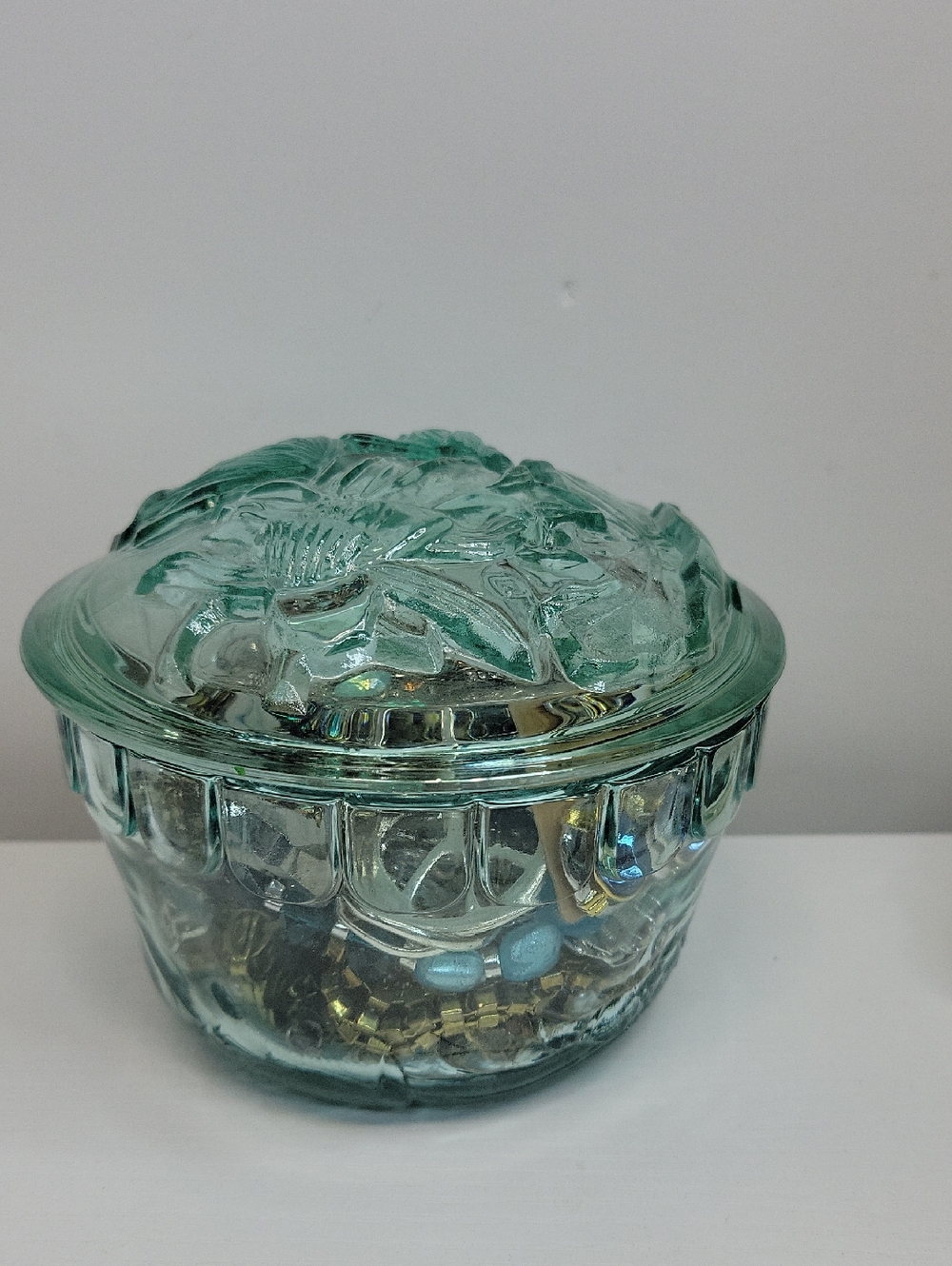 Vintage Glass Trinket Box with Jewelry - Picture 3 of 3